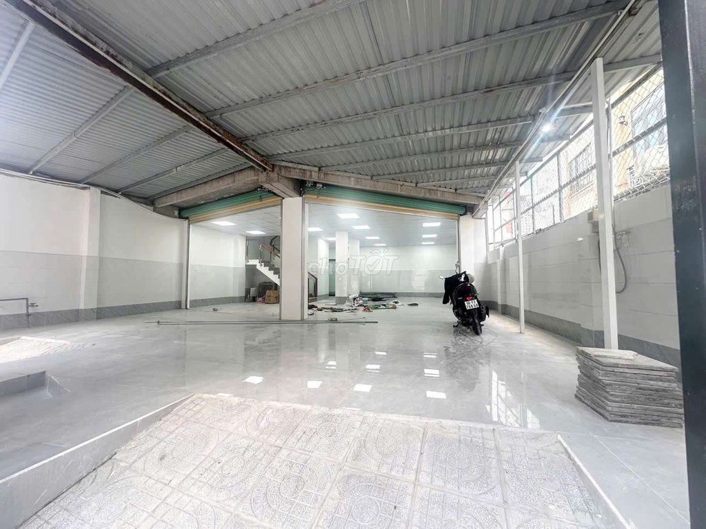 Аренда · 3 комн. · 210 м² · Quận Tân Bình, ул. Đường Âu Cơ