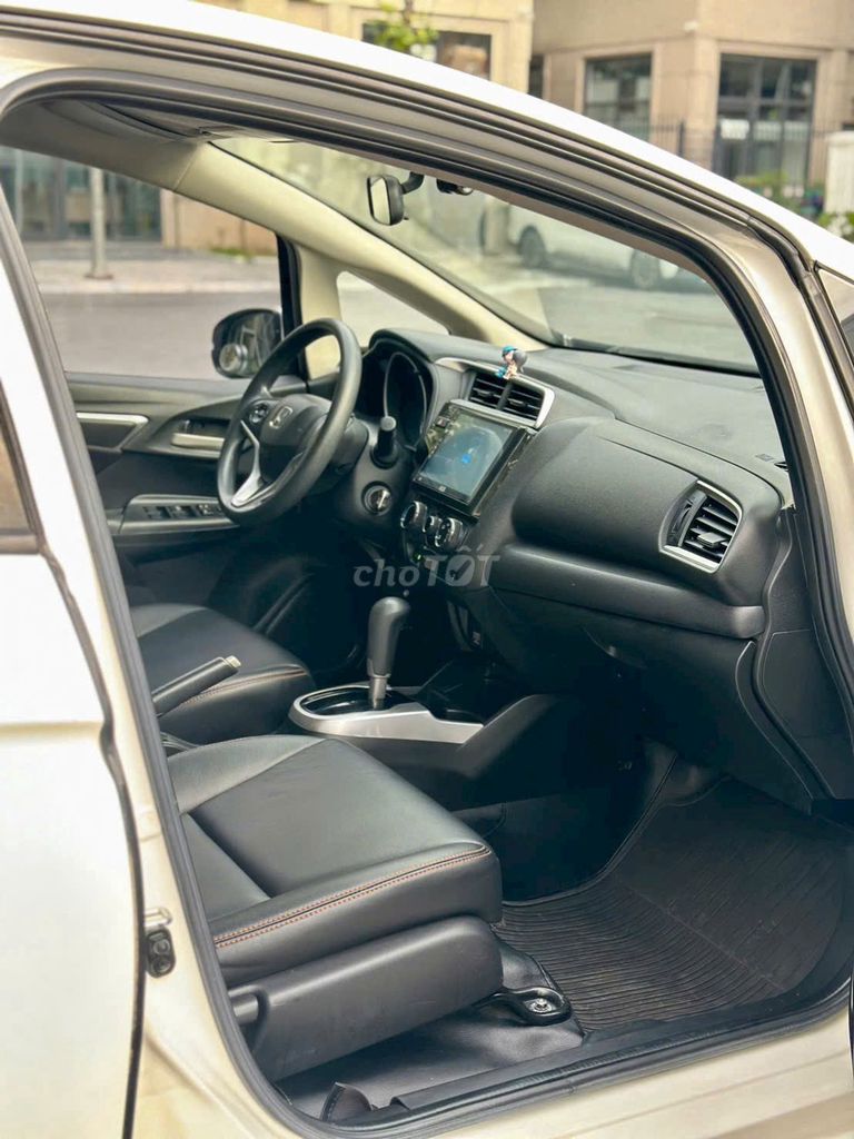 Honda Jazz V 2018 Trắng. Mua bán Ô tô tại Quận Long Biên Hà Nội được đăng bởi quân hình 4