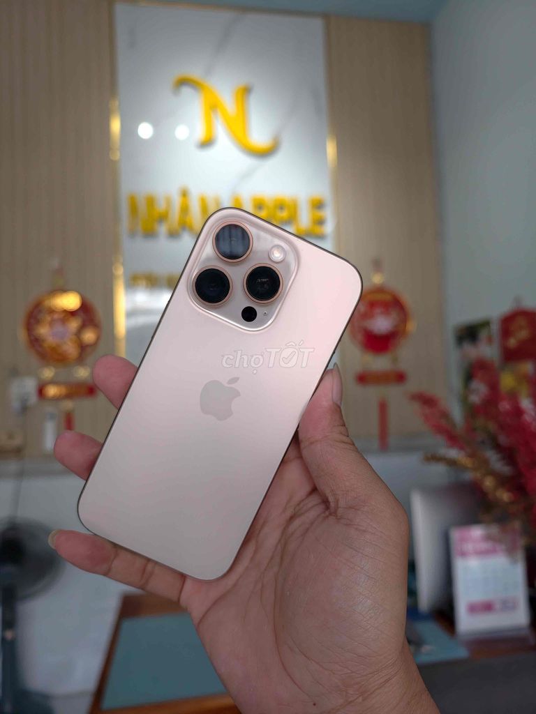 IPHONE 16 PRO 256gb GOLD QT ZIN ÁP PIN 93%. Mua bán Điện thoại tại Thành phố Cà Mau Cà Mau được đăng bởi NHAN APPLE hình 1