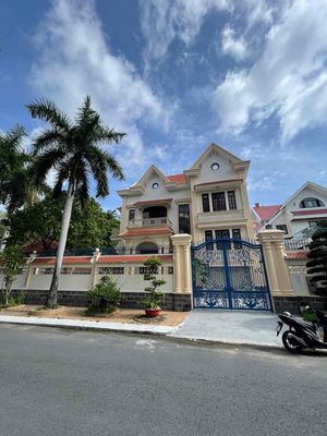 Аренда · 11 комн. · 450 м² · Thành phố Thủ Đức, ул. Đường Nguyễn Văn Hưởng