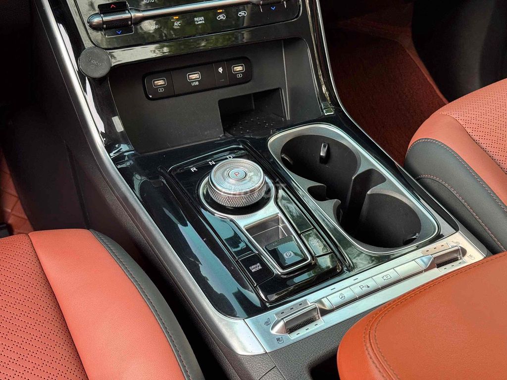 Kia Carnival Signature 2.2D 2022 màu trắng. Mua bán Ô tô tại Quận Cầu Giấy Hà Nội được đăng bởi Auto 6666 hình 9