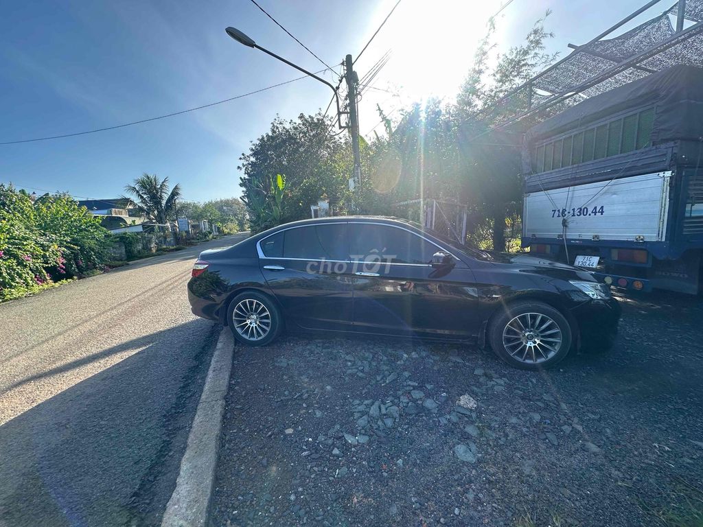 Honda Accord 2017 2.4 AT - 10000 km. Mua bán Ô tô tại Huyện Bàu Bàng Bình Dương được đăng bởi Trần Văn Quang hình 6