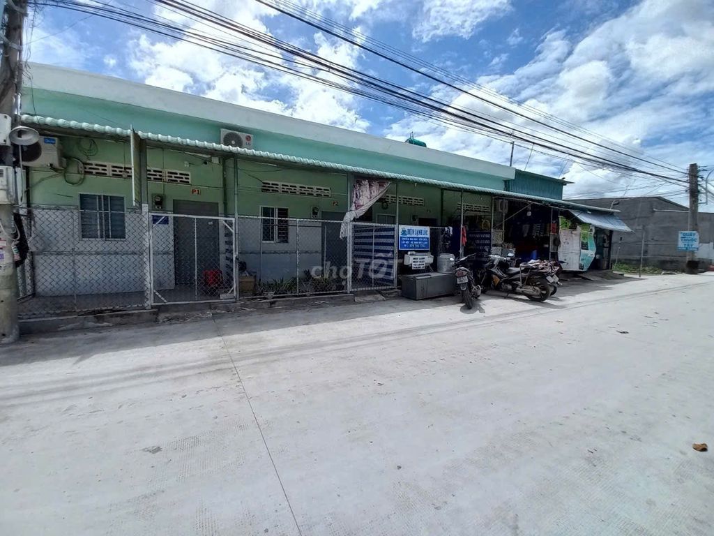 Bán nhanh  nhà 1 lầu và 5ki-ot đang cho thuê 180 triẹu/năm. giá 5,7 tỷ