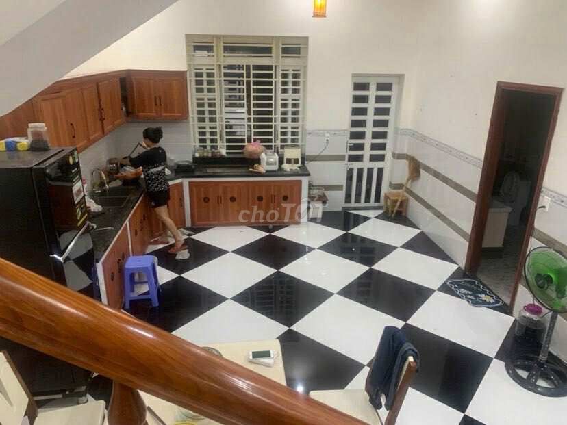 BÁN NHÀ 2 TẦNG ĐƯỜNG TÔ NGỌC VÂN HXH 53M2 4,3 TỶ TL