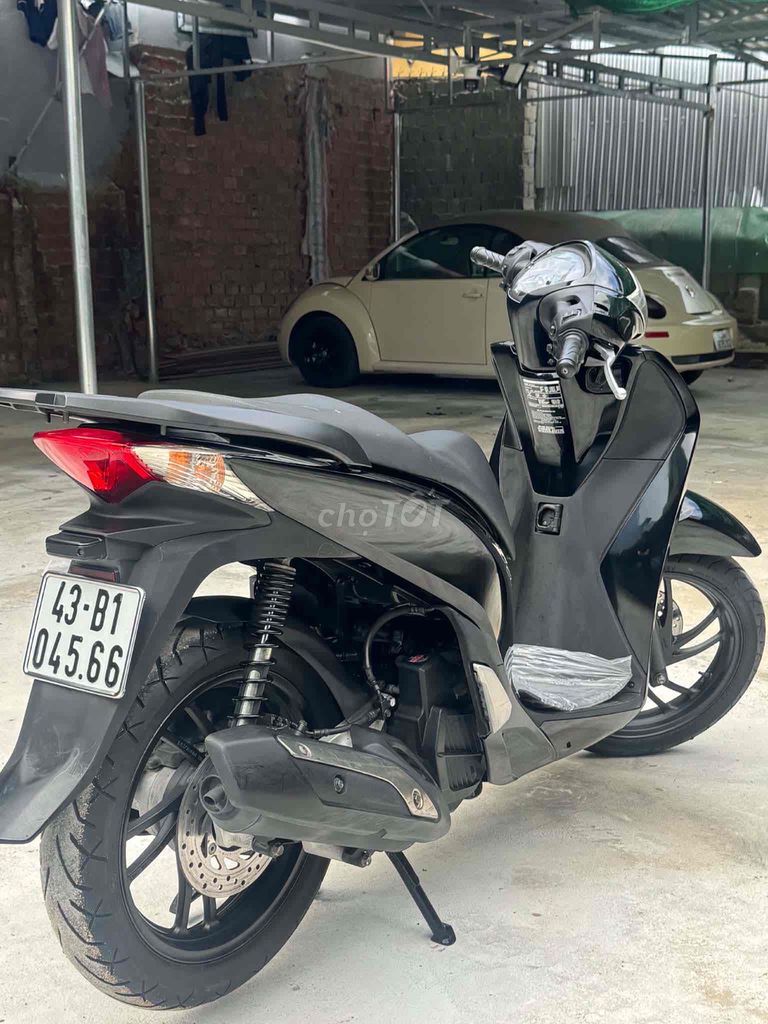 Honda SH 125 2016 Черный глянцевый отличный двигатель