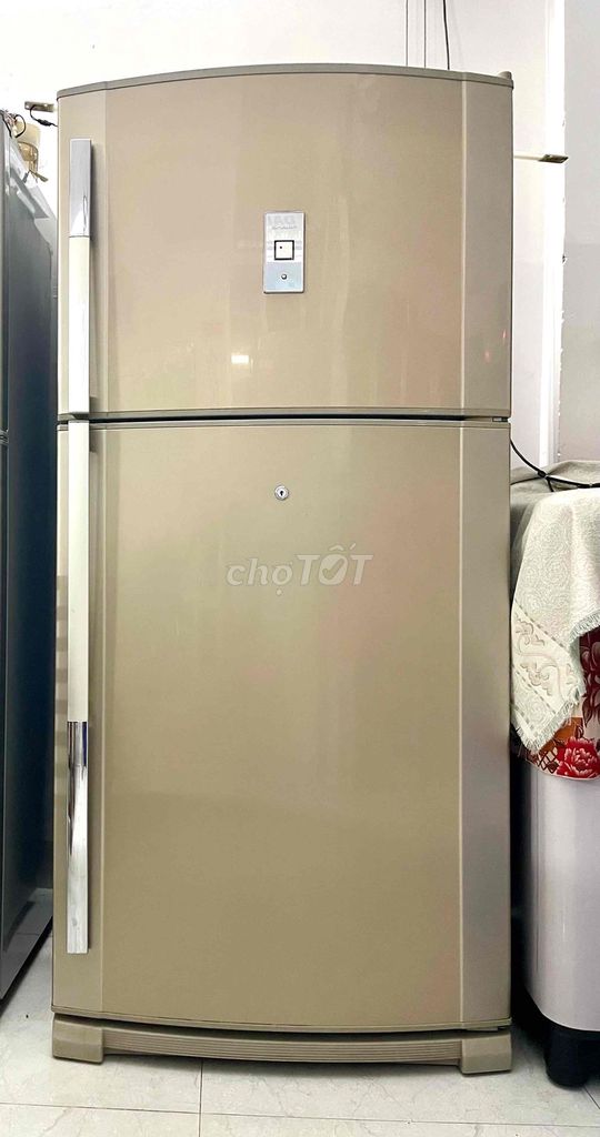 Tủ lạnh Sharp 530 lít Vàng đồng đang hoạt động. Mua bán Tủ lạnh tại Thành phố Nha Trang Khánh Hòa được đăng bởi Hảo Minh hình 1