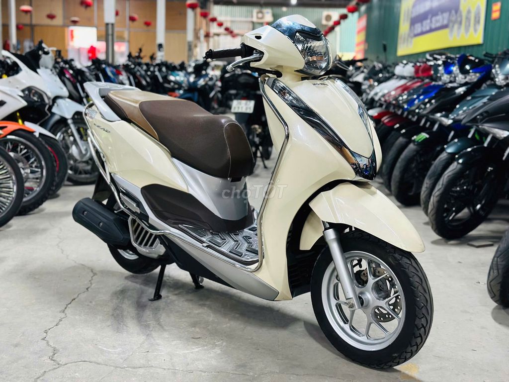 XE MÁYTHANH TÙNG_HONDA LEAD 125 VÀNG BE 2022. Mua bán Xe máy tại Quận Bắc Từ Liêm Hà Nội được đăng bởi THANH TÙNG hình 1