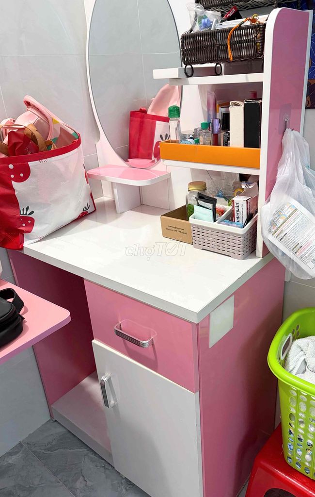 Bàn trang điểm Hồng trắng. Mua bán Bàn ghế tại Thành phố Thủ Dầu Một Bình Dương được đăng bởi Kelly Kieu hình 1