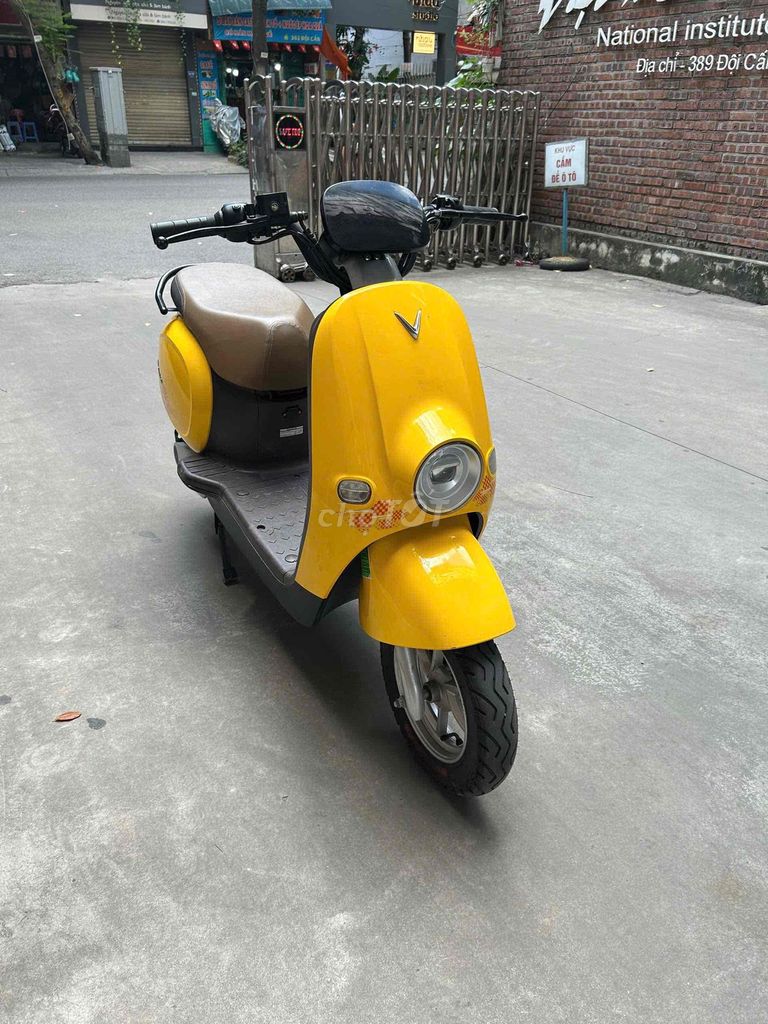 Электроскутер VinFast Motio T1 2026, желтый, 3700 км