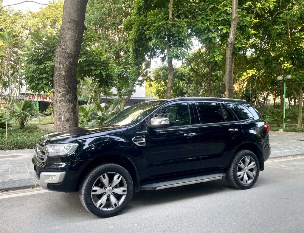 Ford Everest Titanium 3.2L 4x4 AT 2016 Черный 110 тыс. км