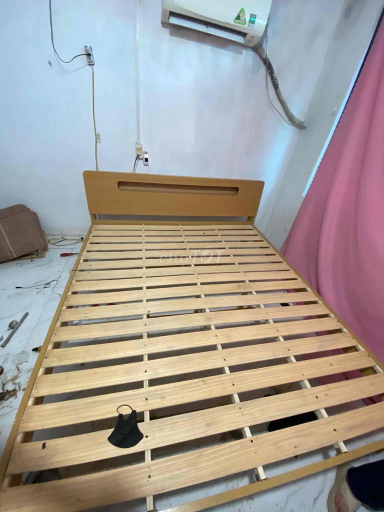 Giường ngủ Gỗ 1m8 x 2m Gần như mới. Mua bán Giường, chăn ga gối nệm tại Quận Thanh Xuân Hà Nội được đăng bởi Quốc Tú hình 1