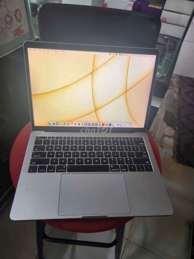 Macbook pro 2016 i5/8g/256g/13' zin đẹp. PIN 3H.