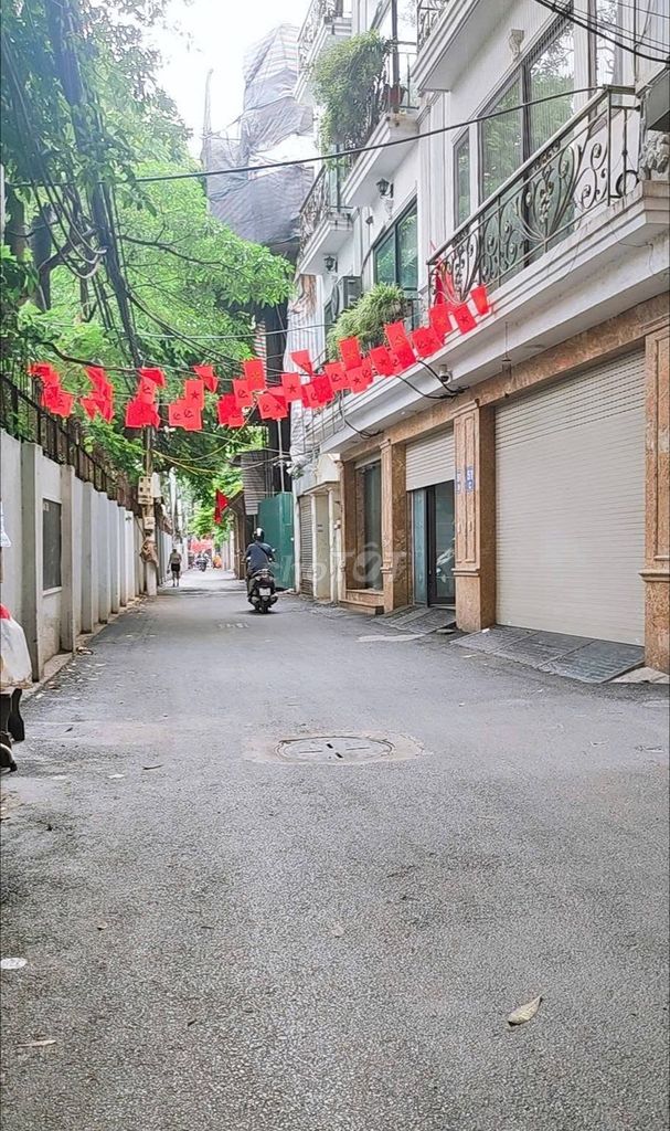 Bán nhà Cầu Giấy 110m2, ô tô tránh, 29.5 tỷ