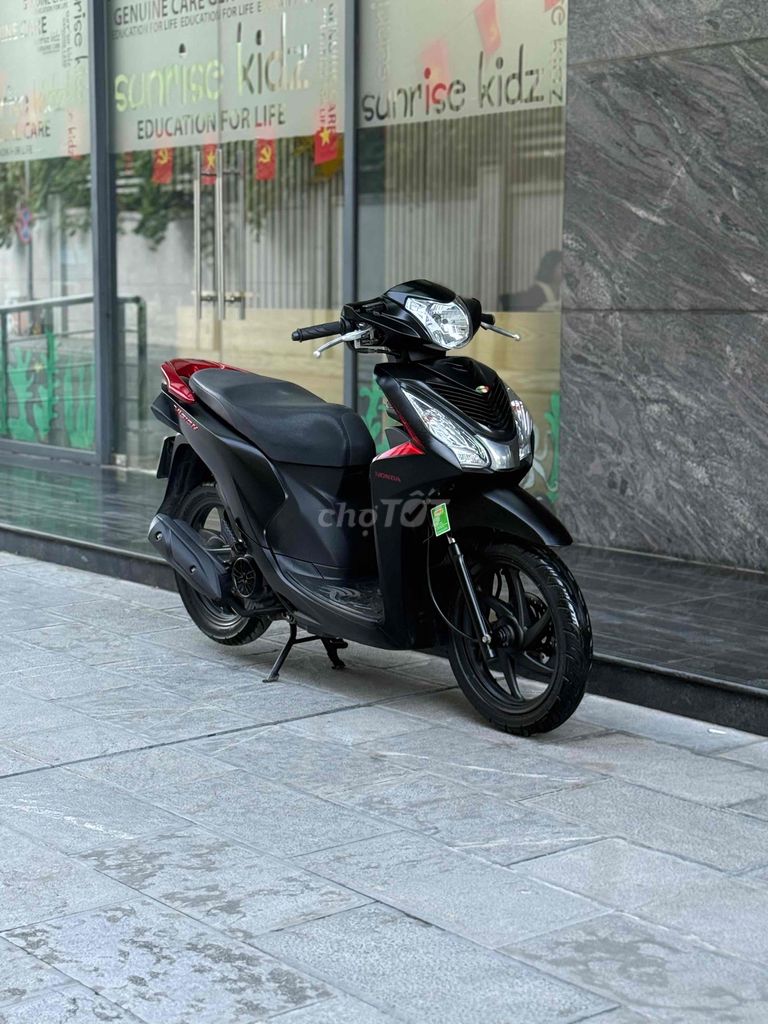 Honda Vision Sport Đặc Biệt nhám cực mới 29H2. Mua bán Xe máy tại Quận Ba Đình Hà Nội được đăng bởi Xe Máy Nam Thi hình 2