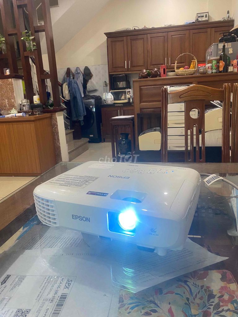 Máy chiếu Epson EB-E500 xem bóng đá. Mua bán Đồ dùng văn phòng tại Quận Long Biên Hà Nội được đăng bởi Viet Nguyen hình 1