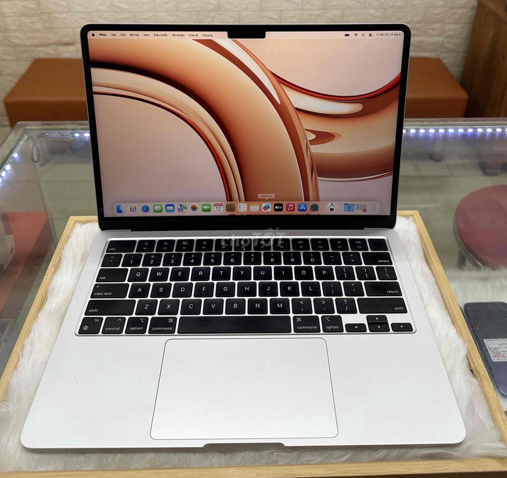 Apple Macbook Air M2 8GB/256GB Bạc 99% mới. Mua bán Laptop tại Quận 10 Tp Hồ Chí Minh được đăng bởi Toàn Thắng hình 1