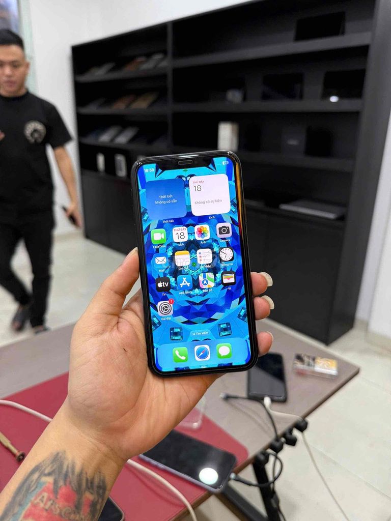 Apple iPhone XR 64GB Đen Đã sử dụng. Mua bán Điện thoại tại Quận Đống Đa Hà Nội được đăng bởi TP Hanoi Mobile hình 1