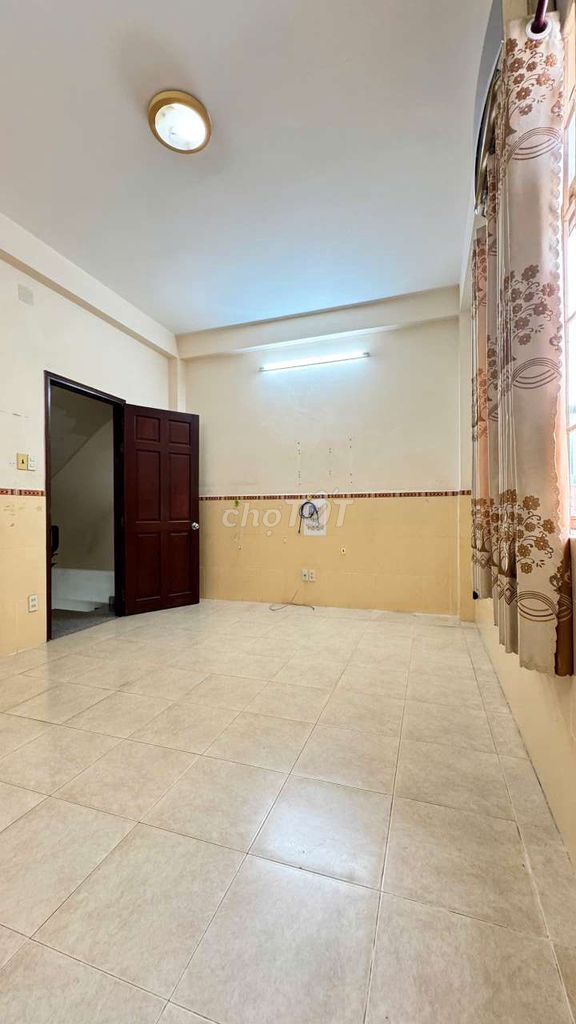 Дом 10х20м на улице Tô Hiệu с дорогой 6м