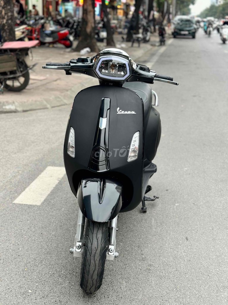 Vespa đen đủ giấy tờ đời cao,ảnh chụp thật 100%