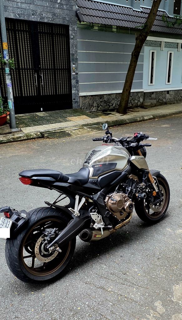 Honda CB650R 2020 Нейкед Серебристый 18 тыс. км