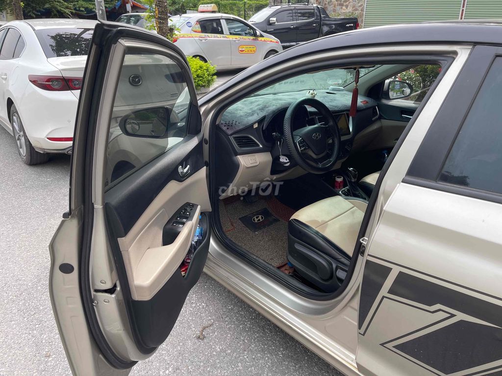 Hyundai Accent 2019 1.4 AT xe cá nhân chính chủ. Mua bán Ô tô tại Quận Hoàng Mai Hà Nội được đăng bởi Phạm Thảo hình 4