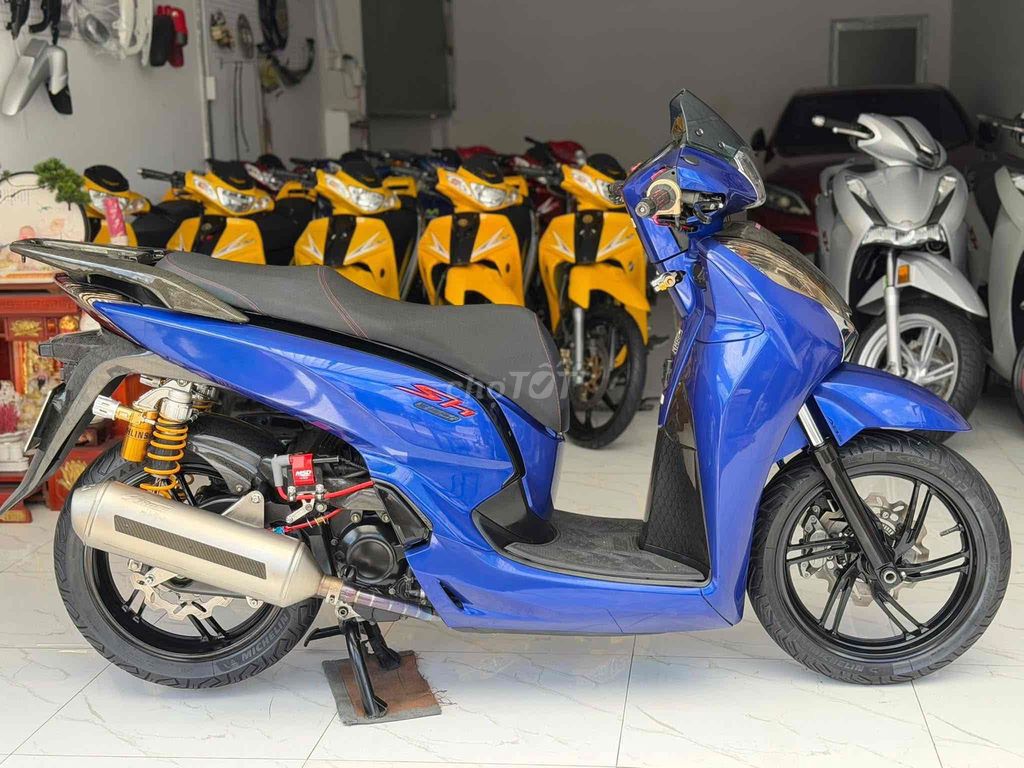 #SH300i ABS nhập ý , dkld 2017 #BSTP. Mua bán Xe máy tại Thành phố Dĩ An Bình Dương được đăng bởi Nguyễn Tuấn hình 1