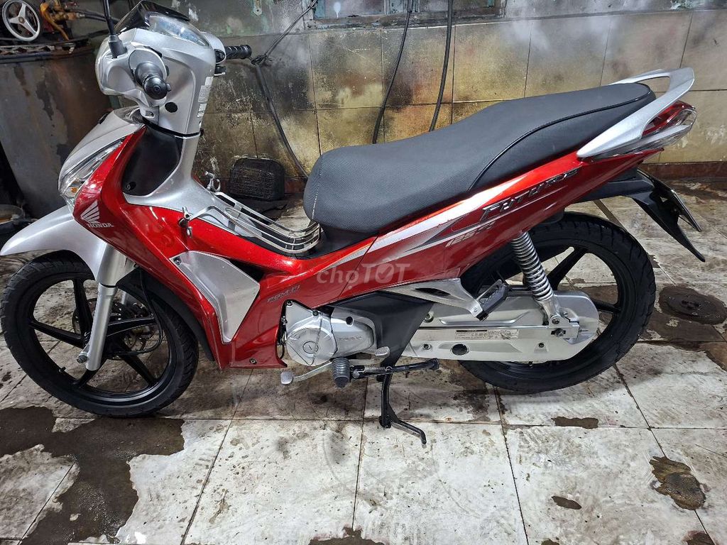 Honda Future Neo Fi 125 2012 Красно-Серебристый