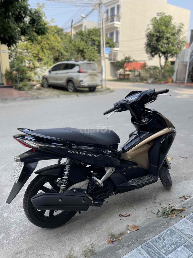 Honda Air Blade Đen Vàng đồng Đã sử dụng. Mua bán Xe máy tại Quận Hải An Hải Phòng được đăng bởi AN KHANG hình 5