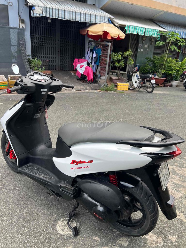 Honda Dylan 150cc черно-белый с городской регистрацией