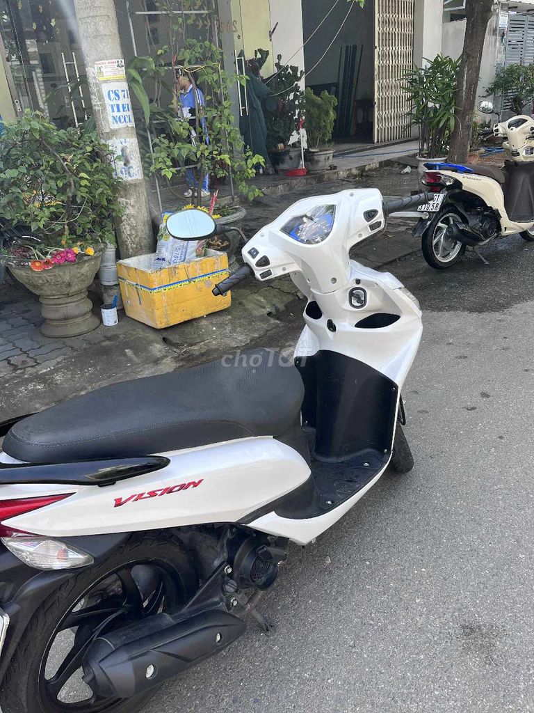Honda Vision 2013 Trắng. Mua bán Xe máy tại Quận Cẩm Lệ Đà Nẵng được đăng bởi Phước Tài hình 2