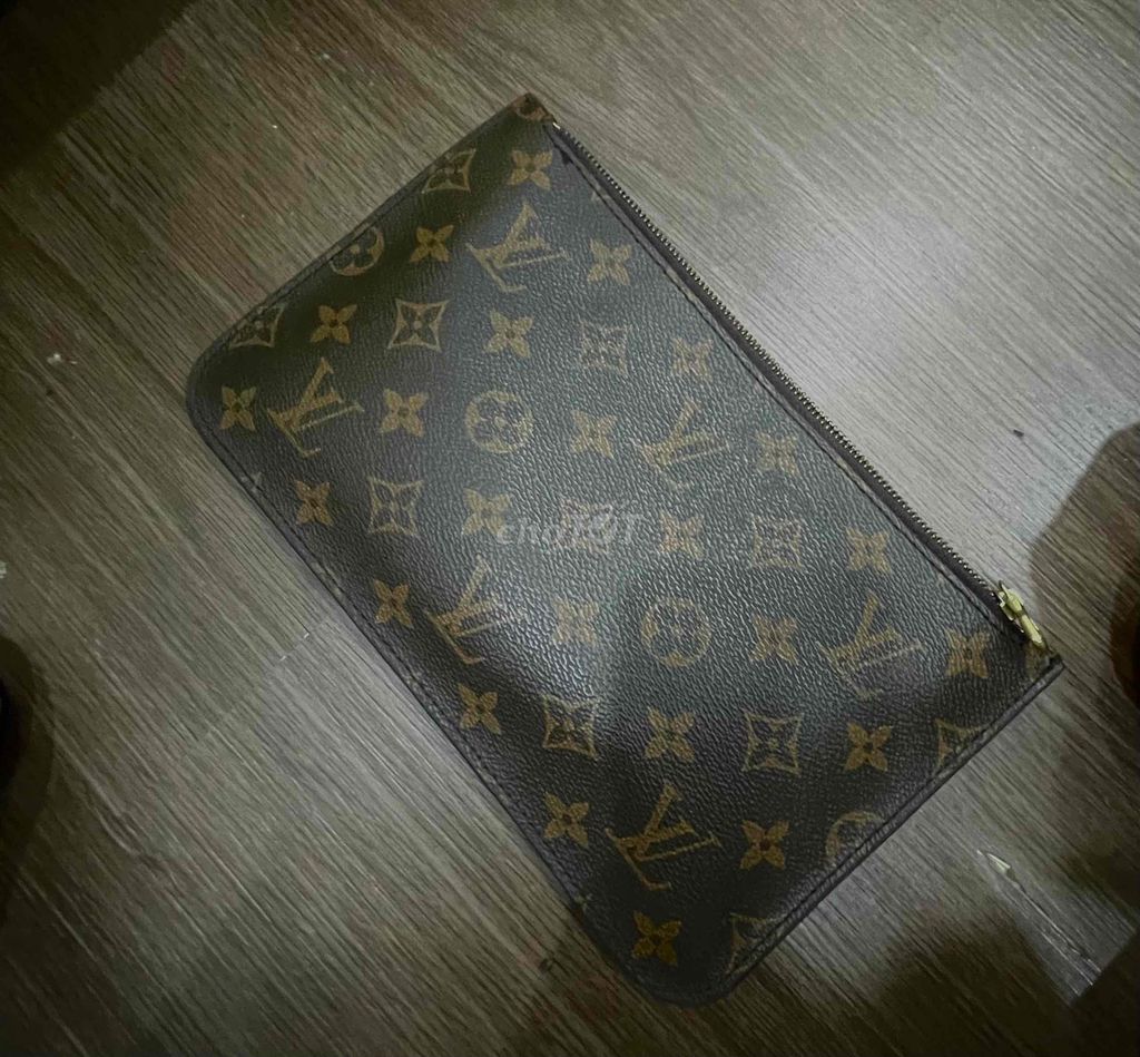 cần pass lại túi clutch LV. Mua bán Túi xách tại Thị xã Hương Trà Thừa Thiên Huế được đăng bởi TNguyen hình 1