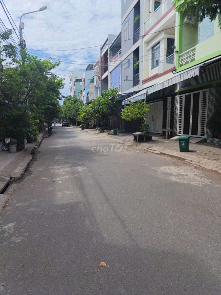 🍀Cho thuê nhà 2 tàng . 🍀 Dt 160m2. . Đường ngô