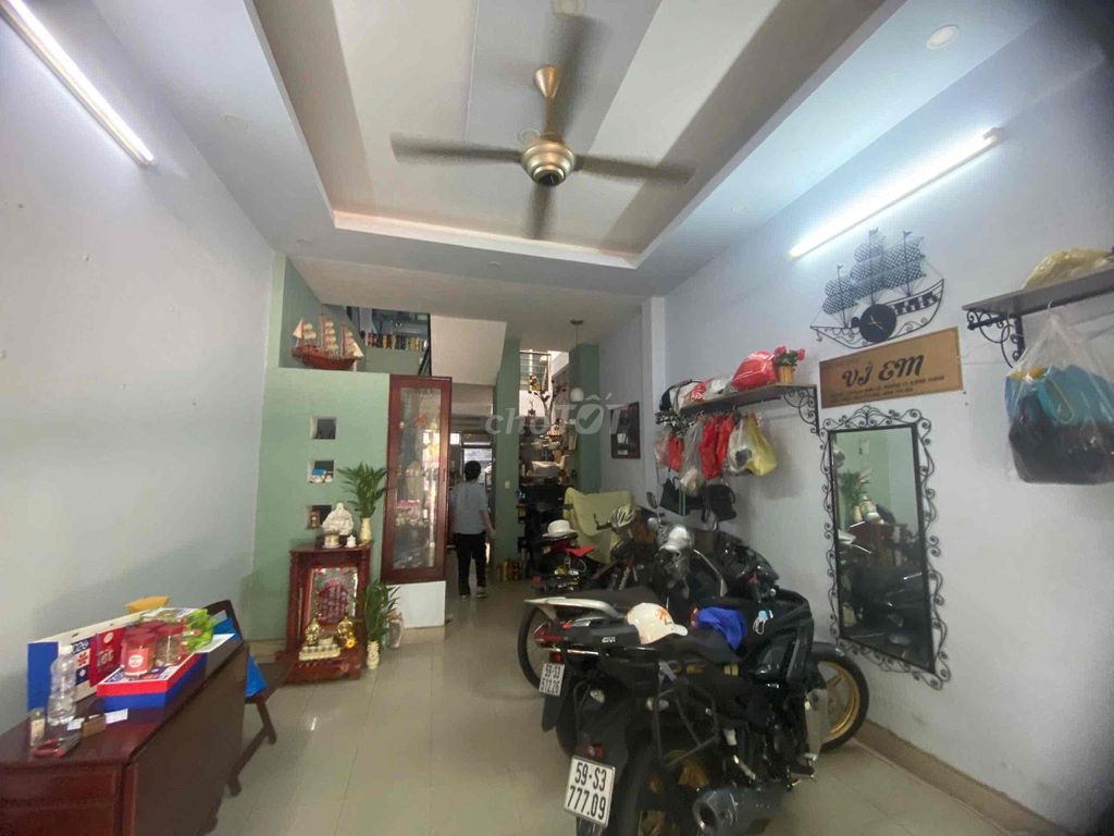 Nhà bán chính chủ . Sổ Hồng riêng ( không qua trung gian )