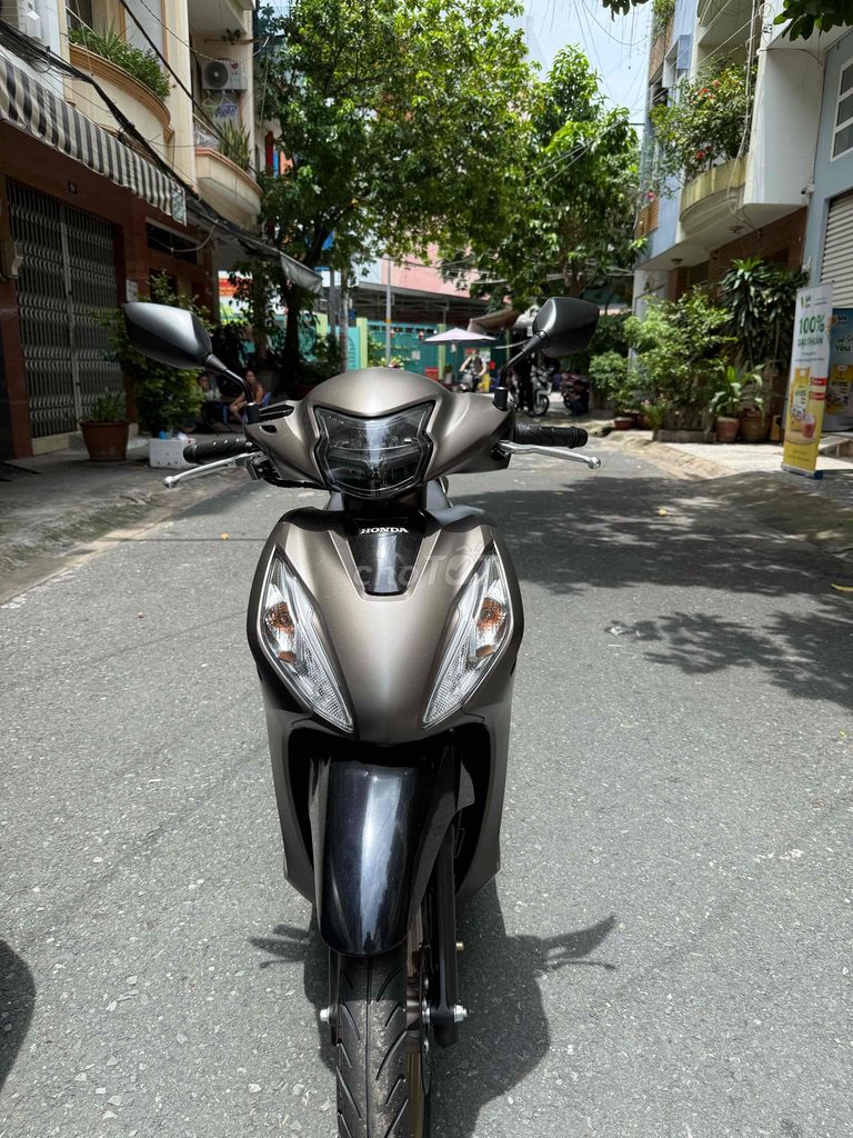 xe mới chưa lăn bánh kèm biển đấu giá. Mua bán Xe máy tại Quận 4 Tp Hồ Chí Minh được đăng bởi đạt hình 2