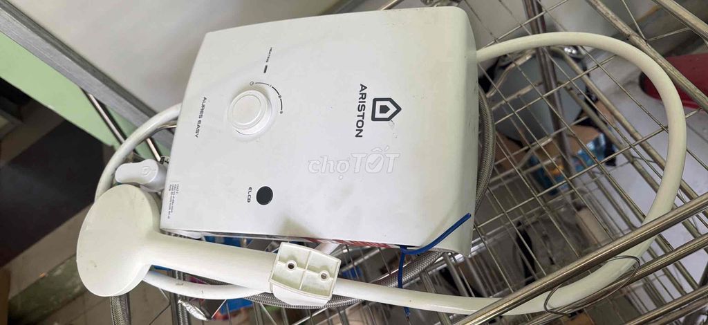 Máy nước nóng Ariston Aures Easy Trắng. Mua bán Thiết bị vệ sinh, nhà tắm tại Quận Liên Chiểu Đà Nẵng được đăng bởi Kiều Oanh hình 1