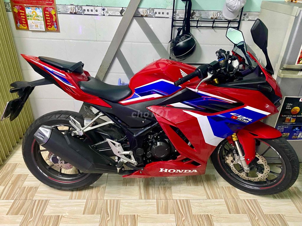 Honda CBR 150R màu Đỏ zin chính chủ. Mua bán Xe máy tại Thị xã Bến Cát Bình Dương được đăng bởi hoang hình 2