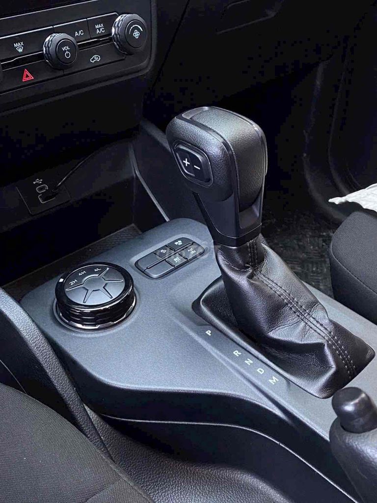 Ford Ranger 2022 XLS 2.0 4x4 AT. Có XHĐ.. Mua bán Ô tô tại Thành phố Long Xuyên An Giang được đăng bởi Luân Ford hình 5