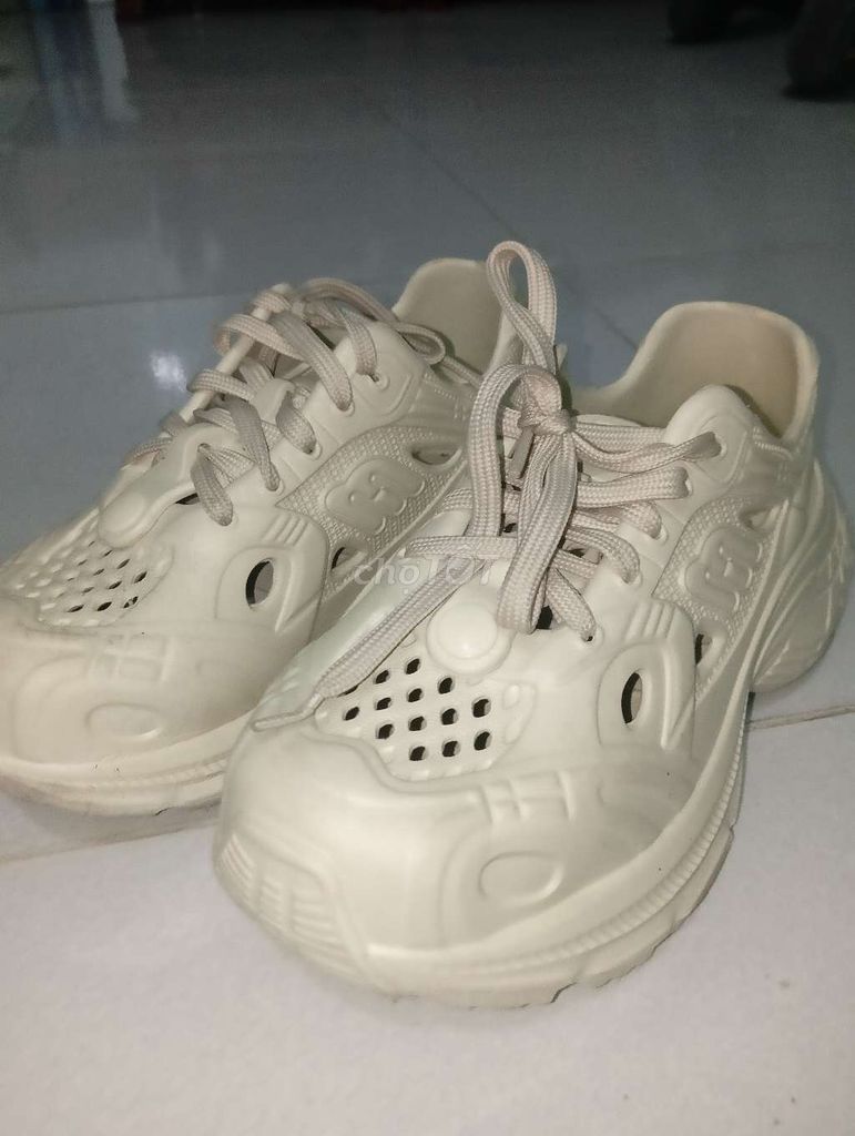 Giày thể thao Trắng kem size 40/41nam nữ. Mua bán Giày dép tại Thành phố Thuận An Bình Dương được đăng bởi Chau Kiet hình 1