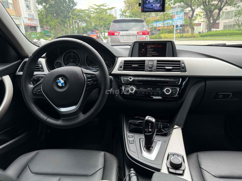 BMW 3 Series 2015 320i - 45000 km. Mua bán Ô tô tại Quận 7 Tp Hồ Chí Minh được đăng bởi Bao le hình 3