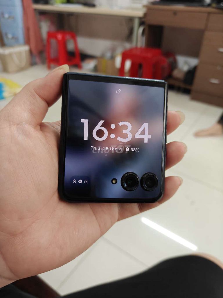 Motorola Razr 50 Ultra 256gb đẹp 98.5%  gl. Mua bán Điện thoại tại Quận 5 Tp Hồ Chí Minh được đăng bởi Strawberry Táo hình 1