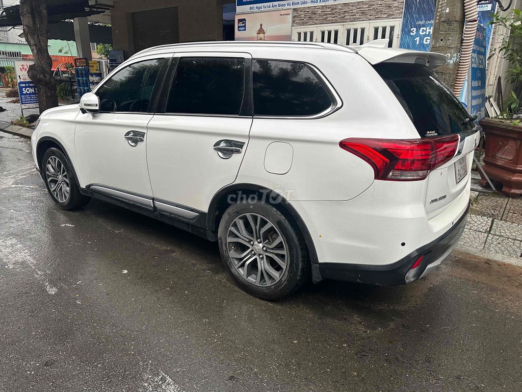 Xe gia đình đang đi cần bán. Mua bán Ô tô tại Quận Cẩm Lệ Đà Nẵng được đăng bởi Vi Oanh hình 1