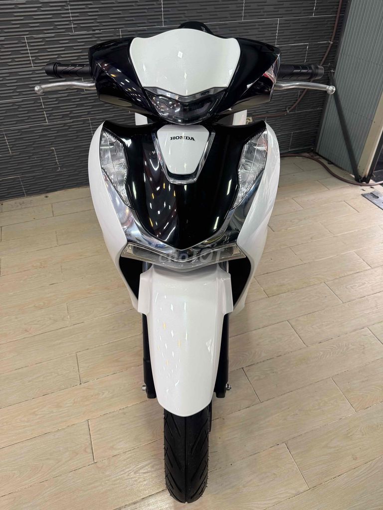Хонда SH125 2023 Белая черная панда 18 000 км