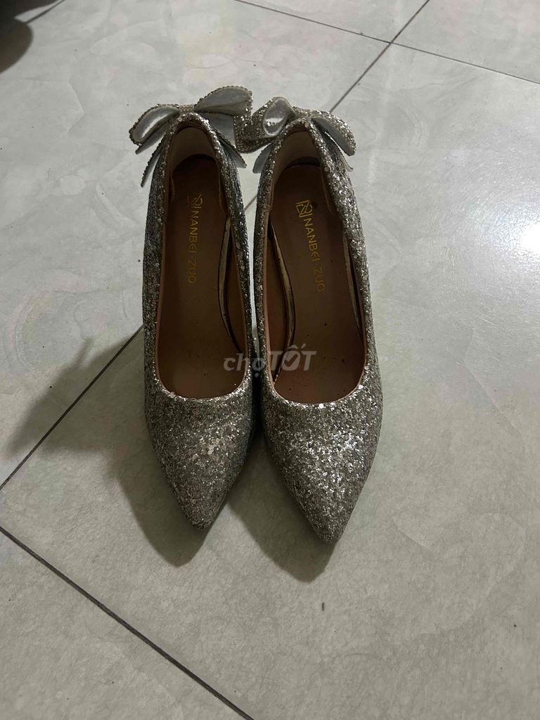 Giày cao gót Nữ Kim tuyến Bạc 7cm. Mua bán Giày dép tại Quận Bắc Từ Liêm Hà Nội được đăng bởi Nguyễn Quỳnh Anh hình 1