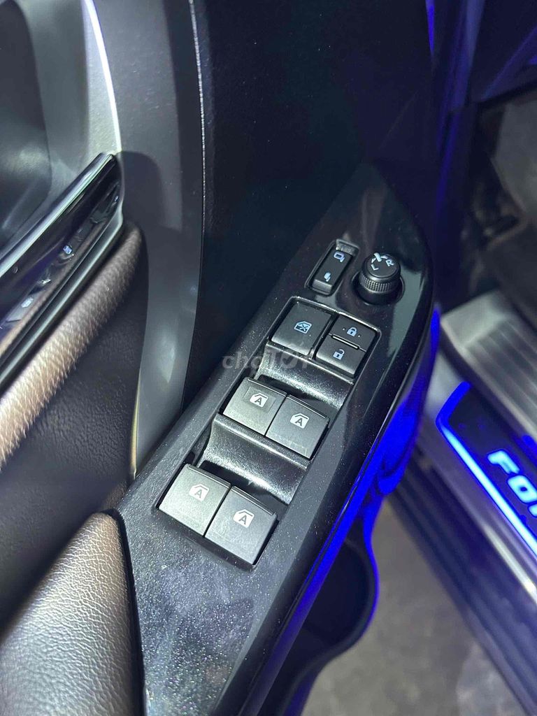 Toyota Fortuner Bạc 19.106 km. Mua bán Ô tô tại Quận Tân Bình Tp Hồ Chí Minh được đăng bởi TOYOTA LÝ THƯỜNG KIỆT hình 10