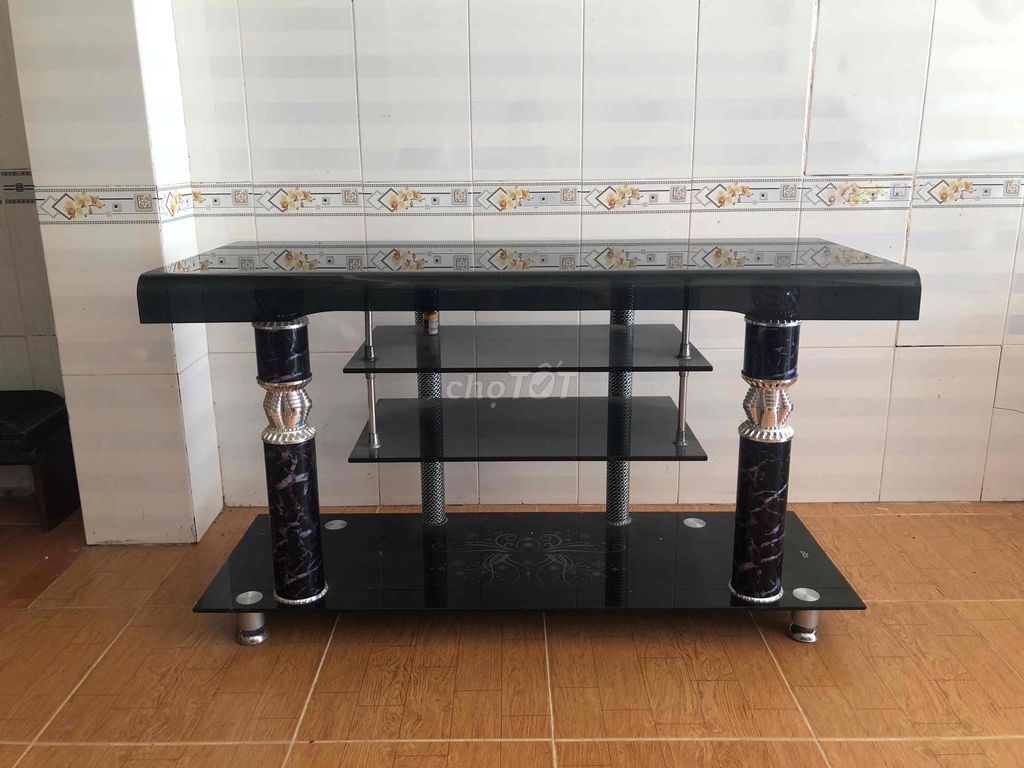 Kệ tivi Kính Kim loại Đen. Mua bán Tủ, kệ gia đình tại Thành phố Vĩnh Long Vĩnh Long được đăng bởi Ngô Bạch Long hình 1