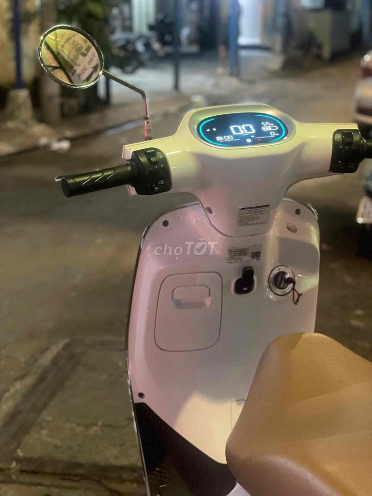 Xe máy điện Yadea Oris Trắng. Mua bán Xe điện tại Quận Tân Phú Tp Hồ Chí Minh được đăng bởi PHẠM TUẤN MUA BÁN XE ĐIỆN hình 3