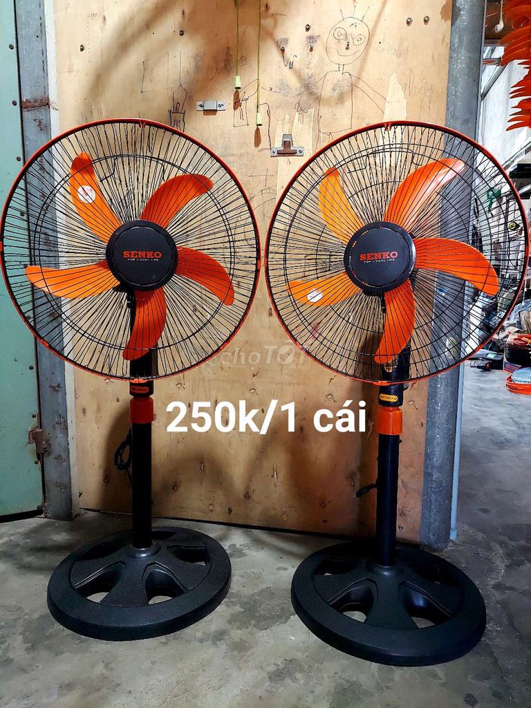 Quạt đứng Senko Cam đen Hiện đại. Mua bán Quạt tại Quận Cẩm Lệ Đà Nẵng được đăng bởi Lê hiền hình 1