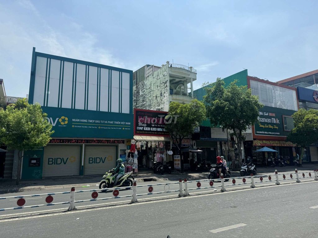 MTKD Sầm uất 8x19m đường Nguyễn Sơn