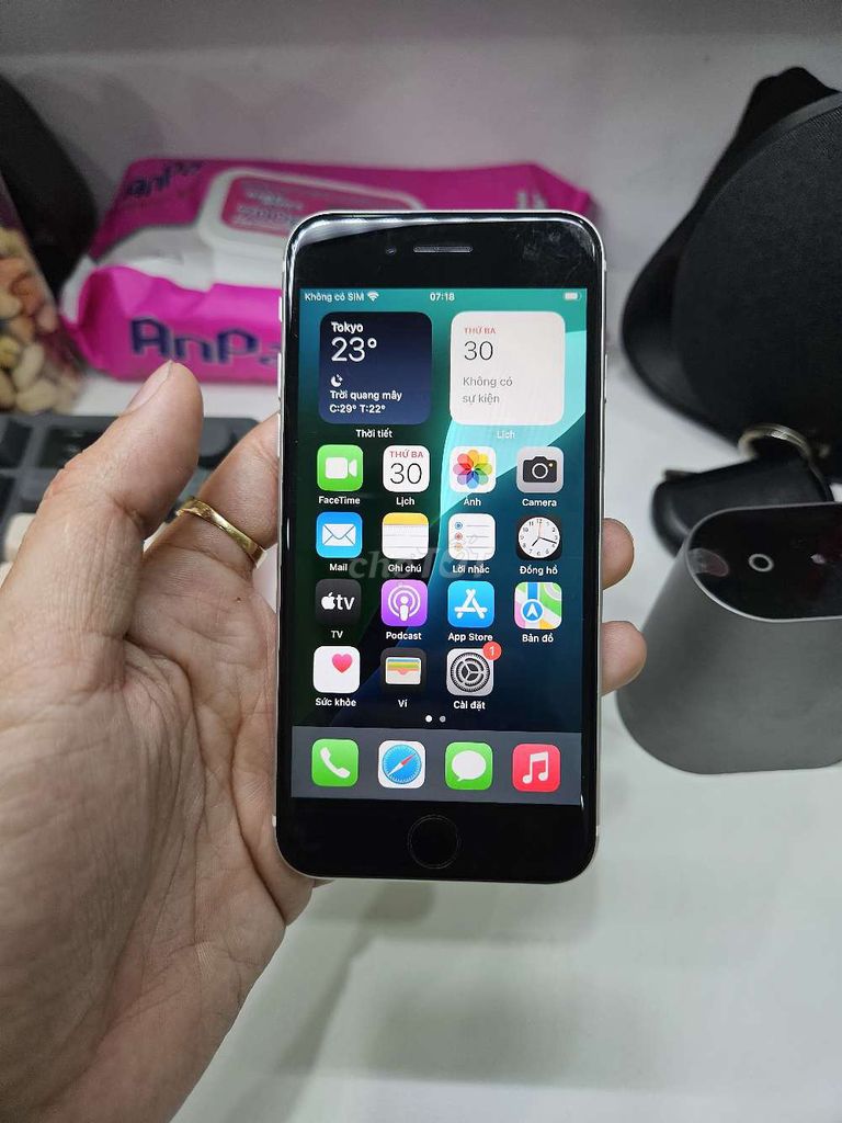 Apple iPhone SE 2020 64GB Trắng Like New. Mua bán Điện thoại tại Quận Tân Phú Tp Hồ Chí Minh được đăng bởi Nguyễn tuấn anh hình 1