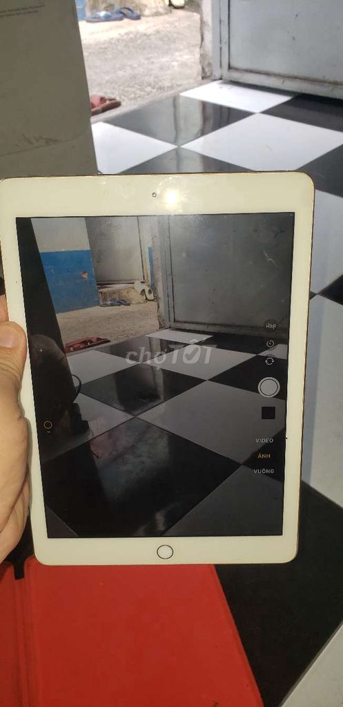 Apple iPad Air 2 16GB Vàng. Mua bán Máy tính bảng tại Quận 12 Tp Hồ Chí Minh được đăng bởi Nguyễn Lợi  hình 1
